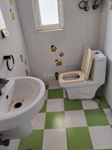 Image of 1200 Sq.ft 2 BHK Apartment / Flat for rent in Batla Apartments, Patparganj, New Delhi for Rs. 37000