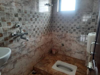 Bathroom Image of 900 Sq.ft 2 BHK Apartment / Flat for rent in Dhanaut Patna for Rs. 9500