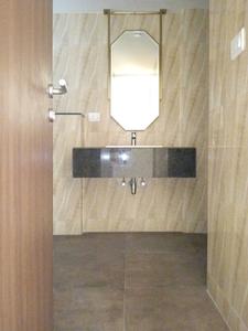 Common Bathroom Image of 1350 Sq.ft 3 BHK Apartment / Flat for sale in Lodha Sterling, Thane West Thane for Rs. 31000000