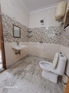 Bathroom Image of 1550 Sq.ft 2 BHK Builder Floor for rent in Palam Vihar Gurgaon for Rs. 36000