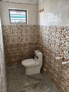 Bathroom Image of 1800 Sq.ft 3 BHK Independent House for rent in Lohamandi Agra for Rs. 15000