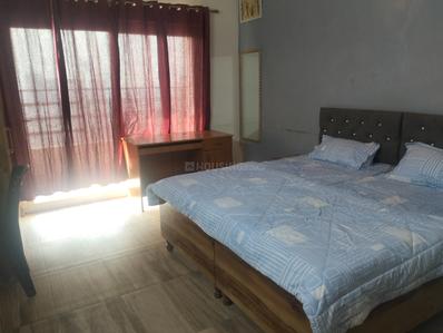 Bedroom Image of 435 Sq.ft 1 RK Apartment / Flat for rent in Paramount Golfforeste Premium Apartments, Surajpur Greater Noida for Rs. 15010