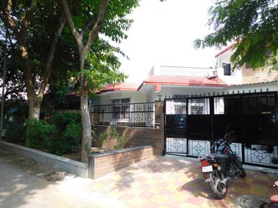 Image of 2000 Sq.ft 2.5 BHK Independent House for rent in Omicron II, Greater Noida for Rs. 27000