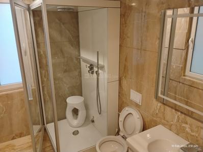 Bathroom Image of 3375 Sq.ft 3 BHK Independent House for rent in Malcha New Delhi for Rs. 400000