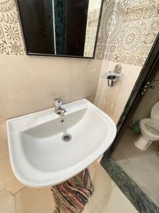 Bathroom Image of 600 Sq.ft 1 BHK Apartment / Flat for rent in Bandal Complex, Kothrud Pune for Rs. 18000