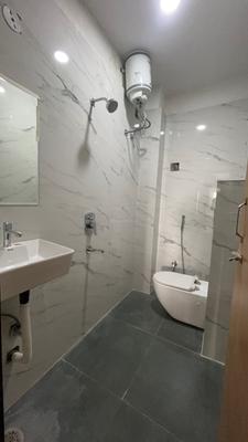 Bathroom Image of 250 Sq.ft 1 BHK Penthouse for rent in Sakar Elite Apex, Mahalakshmi Nagar Indore for Rs. 20000