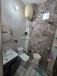 Bathroom Image of 1200 Sq.ft 3 BHK Builder Floor for sale in Moti Nagar New Delhi for Rs. 7800000