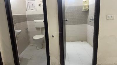 Bathroom Image of 500 Sq.ft 1 BHK Apartment / Flat for sale in Signature Global Grand IVA, Sector 103 Gurgaon for Rs. 4050000