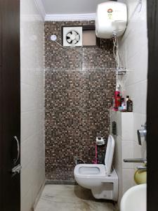 Common Bathroom Image of 810 Sq.ft 2 BHK Builder Floor for rent in RWA DA Block Hari Nagar, Tilak Nagar New Delhi for Rs. 15000