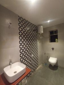 Bathroom Image of 800 Sq.ft 1 BHK Apartment / Flat for rent in Mandrem Goa for Rs. 30000