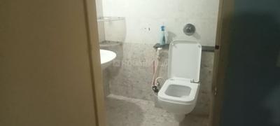 Bathroom Image of 600 Sq.ft 1 BHK Apartment / Flat for rent in Kammanahalli Bengaluru for Rs. 23000