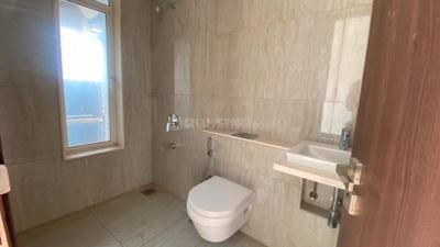 Bathroom Image of 2132 Sq.ft 4 BHK Apartment / Flat for sale in Gurukrupa Alaknanda, Juhu Mumbai for Rs. 95000000