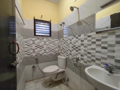 Bathroom Image of 920 Sq.ft 2 BHK Apartment / Flat for rent in Kankriya Tapasya, V S Mani Nagar Chennai for Rs. 18000