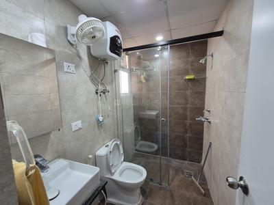 Bathroom Image of 2400 Sq.ft 4 BHK Apartment / Flat for sale in MR Platinum 321, Ghukna Ghaziabad for Rs. 20000000