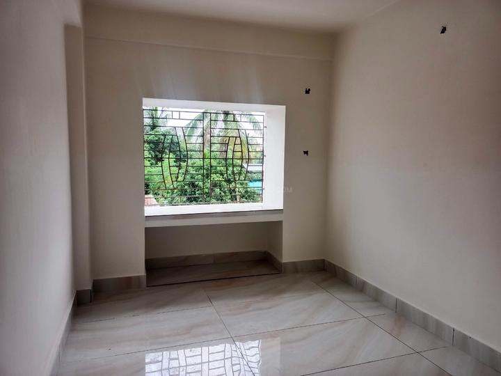 Modern Park P K Guha Road Airport Main Image 1