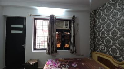 Bedroom Image of 1350 Sq.ft 3 BHK Builder Floor for rent in Pitampura New Delhi for Rs. 66000