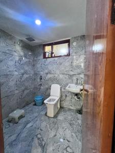 Bathroom Image of 1260 Sq.ft 4 BHK Apartment / Flat for sale in Swaraj Homes RWA Block A Mahavir Enclave Part 2, Mahavir Enclave New Delhi for Rs. 13000000