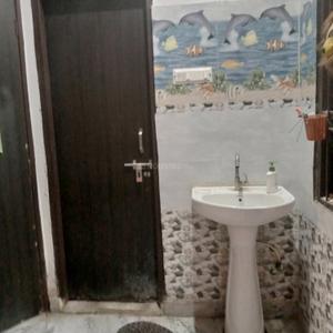 Bathroom Image of 540 Sq.ft 2 BHK Independent House for rent in Noida Extension Greater Noida for Rs. 14000