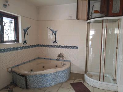 Common Bathroom Two Image of 4000 Sq.ft 5 BHK Independent House for rent in Bowenpally Secunderabad for Rs. 100000