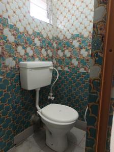 Bathroom Image of 510 Sq.ft 1.5 BHK Apartment / Flat for rent in Salt Lake City Kolkata for Rs. 10500