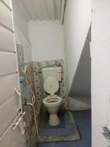 Common Bathroom Image of 500 Sq.ft 2 BHK Builder Floor for rent in Humayun Nagar Hyderabad for Rs. 15000