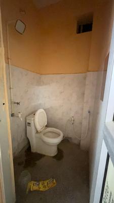 Bathroom Image of 550 Sq.ft 1 RK Apartment / Flat for rent in Sector 49 Noida for Rs. 8500