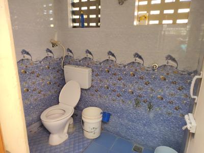 Bathroom Image of 1100 Sq.ft 2 BHK Independent House for rent in Thorapadi Vellore for Rs. 10500