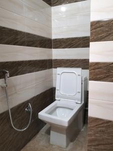 Common Bathroom Image of 550 Sq.ft 2 BHK Builder Floor for rent in Patparganj New Delhi for Rs. 20000