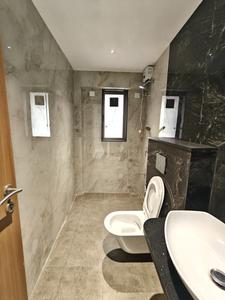 Bathroom Image of 900 Sq.ft 2 BHK Apartment / Flat for sale in Shwesh Champaran, Matunga East Mumbai for Rs. 41500000