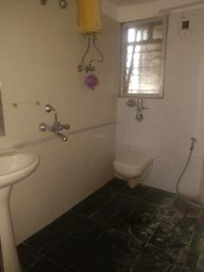 Common Bathroom Image of 1000 Sq.ft 3 BHK Apartment / Flat for rent in Evershine Millennium Paradise, Kandivali East Mumbai for Rs. 71000