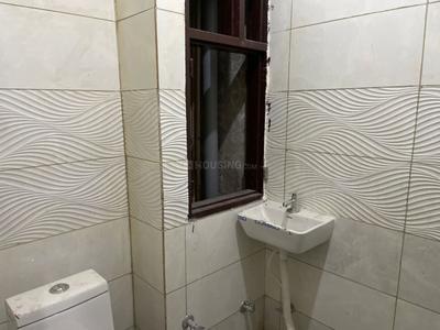 Bathroom Image of 350 Sq.ft 1 RK Apartment / Flat for rent in Palam Vihar Extension Gurgaon for Rs. 12000