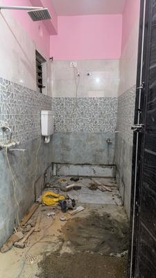 Bathroom Image of 680 Sq.ft 2 BHK Builder Floor for rent in Picnic Garden Kolkata for Rs. 15000