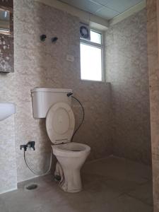 Common Bathroom Image of 1624 Sq.ft 3 BHK Apartment / Flat for sale in Paras Seasons, Sector 168 Noida for Rs. 13500000