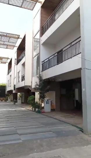 Arham Felicia Main Image 1