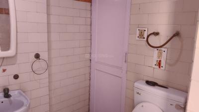 Image of 1600 Sq.ft 3 BHK Apartment / Flat for rent in Mahalaxmi Apartment, Sector 2 Dwarka, New Delhi for Rs. 39500