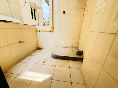 Bathroom Image of 1350 Sq.ft 1.5 BHK Independent House for rent in Satellite Ahmedabad for Rs. 25500