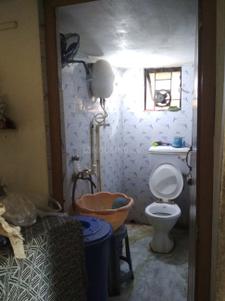 Bathroom Image of 650 Sq.ft 2 BHK Builder Floor for sale in Picnic Garden Kolkata for Rs. 2200000