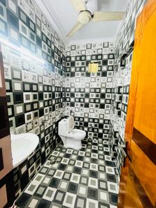 Bathroom Image of 3000 Sq.ft 4.5 BHK Duplex for sale in Jaipuria Sunrise Enclave, Kaushambi Ghaziabad for Rs. 20000000