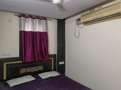Bedroom Image of 650 Sq.ft 2 BHK Apartment / Flat for rent in Pitampura New Delhi for Rs. 30500