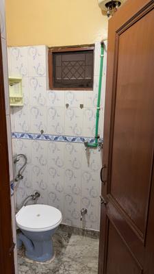 Bathroom Image of 525 Sq.ft 1 BHK Builder Floor for rent in Patel Nagar New Delhi for Rs. 17894
