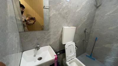 Bathroom Image of 1500 Sq.ft 1 BHK Builder Floor for rent in Scheme No 114 Indore for Rs. 24000