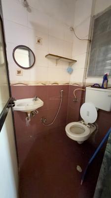 Bathroom Image of 860 Sq.ft 1 BHK Apartment / Flat for sale in HP Employees, Chembur Mumbai for Rs. 12000000