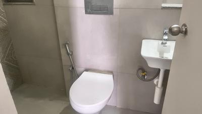 Bathroom Image of 730 Sq.ft 1 BHK Apartment / Flat for rent in Palash Homes, Sarkhej Ahmedabad for Rs. 23000