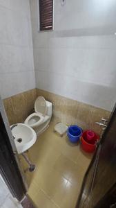Bathroom Image of 1000 Sq.ft 1 BHK Apartment / Flat for rent in Sarita Vihar New Delhi for Rs. 35000