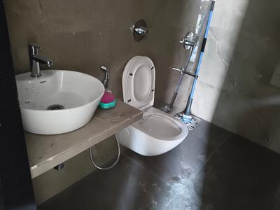 Bathroom Image of 490 Sq.ft 1 BHK Apartment / Flat for rent in Borivali West Mumbai for Rs. 37000