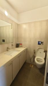 Bathroom Image of 1650 Sq.ft 3 BHK Apartment / Flat for sale in Kanakia Paris, Bandra East Mumbai for Rs. 45000000
