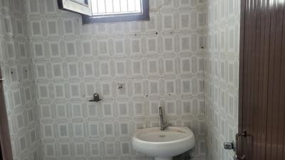 Bathroom Image of 925 Sq.ft 2 BHK Apartment / Flat for rent in Darshan Purwa Kanpur for Rs. 12000