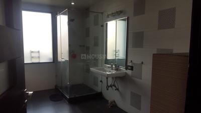 Bathroom Image of 1800 Sq.ft 2 BHK Builder Floor for rent in Sector 41 Gurgaon for Rs. 35000