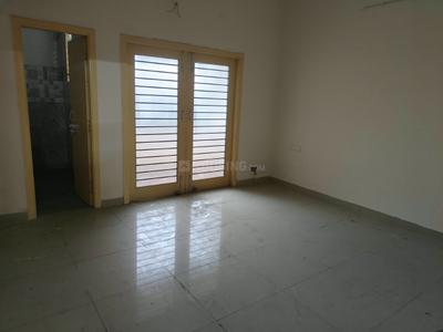 Bedroom Image of 1300 Sq.ft 4 BHK Apartment / Flat for rent in Ambattur Chennai for Rs. 30000