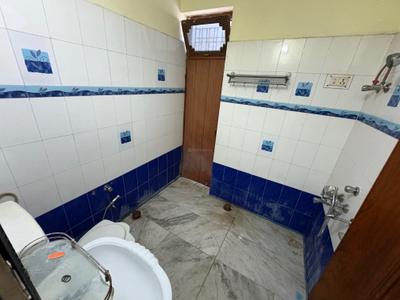 Bathroom Image of 3100 Sq.ft 5 BHK Independent House for sale in Mohibullapur Lucknow for Rs. 12500000